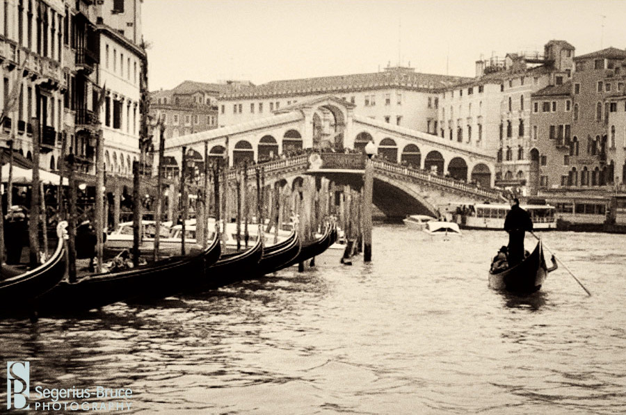Rialto Bridge Venice | Venice Pre Wedding Shoot