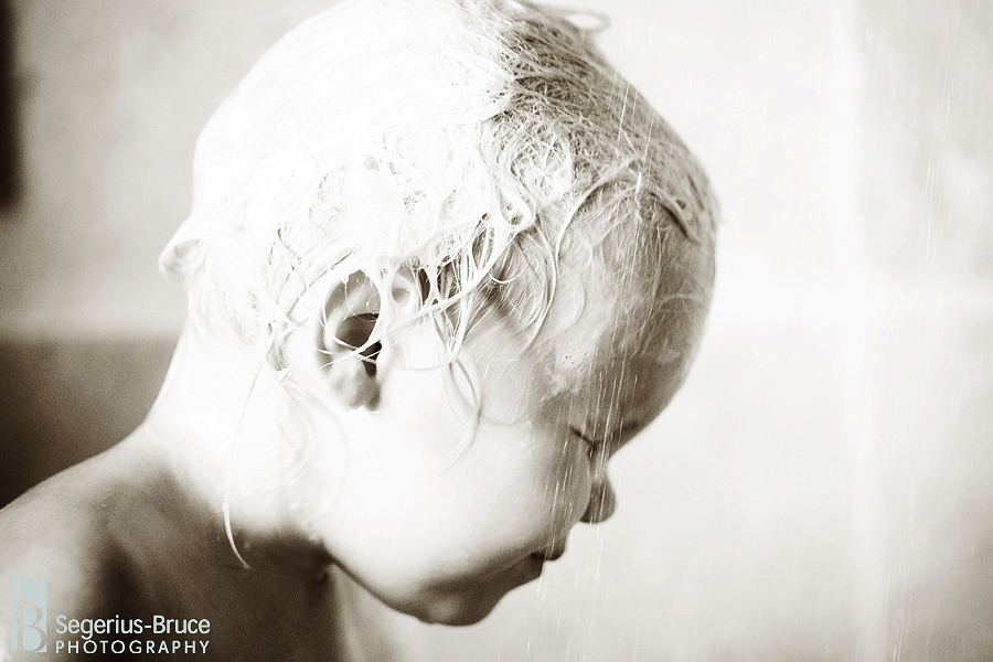 Surrey based child portrait photographer. Realistic pictures of your family.